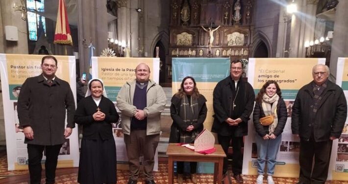 Se inauguró una muestra sobre el cardenal Eduardo Pironio en la catedral de Mar del Plata