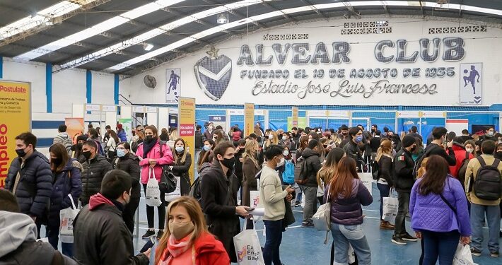 Más de mil vecinos asistieron a la tercera edición de la Expo Empleo Barrial en barrio Parque Avellaneda