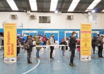 Más de mil vecinos asistieron a la tercera edición de la Expo Empleo Barrial en Parque Avellaneda