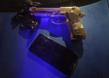Tienen entre 13 y 15 años y fueron detenidos por robo de celular con una réplica de arma de fuego