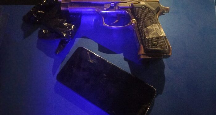 Tienen entre 13 y 15 años y fueron detenidos por robo de celular con una réplica de arma de fuego