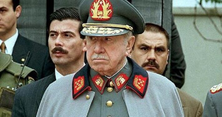 Augusto Pinochet será un vampiro