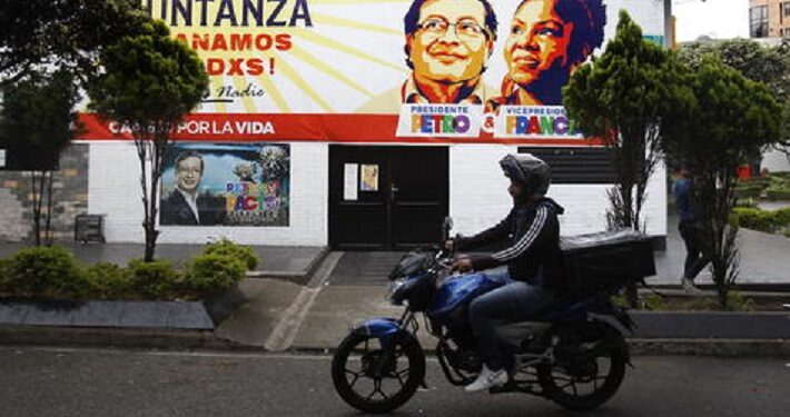 Primer contacto de Petro con Caracas