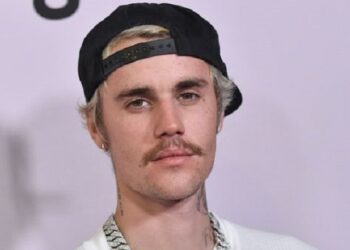 Justin Bieber sufre parálisis en mitad del rostro