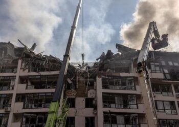 Andanada de misiles rusos contra Kiev