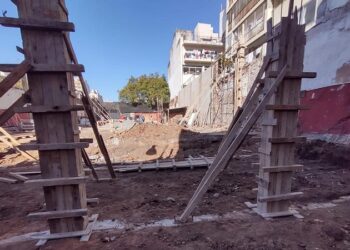 Tapiaron acceso a una obra luego de que violaran una clausura y continuarán con trabajos de construcción