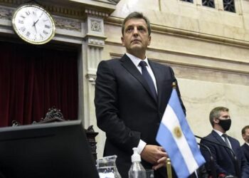 Massa confirmó que este lunes renuncia a su banca y a la presidencia de la Cámara baja