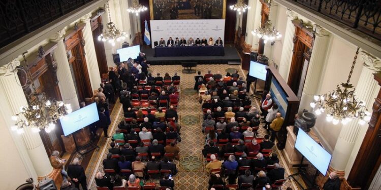 Respaldo empresario para el proyecto de ley de creación del Fondo para pagarle al FMI