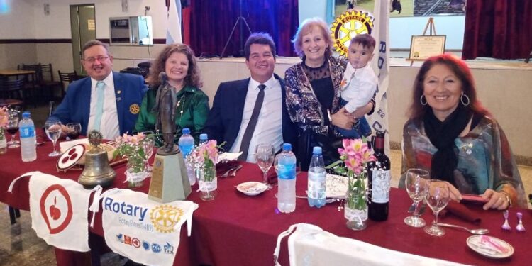Se realizó la Fiesta 70 ° Aniversario del Rotary Club de Flores D. 4895