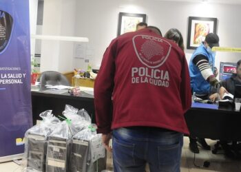 Cierran centro médico que funcionaba pese a clausura: emitían certificados falsos de COVID