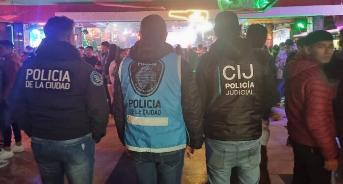 Clausuraron cuatro locales bailables luego de inspecciones simultáneas en Liniers