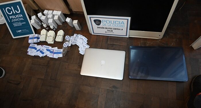 Allanan consultorio e imputan a médica por suministro y promoción de medicamentos no autorizados