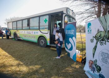 Un colectivo sanitario recorre las provincias del norte del país para brindar atención gratuita en distintas especialidades médicas