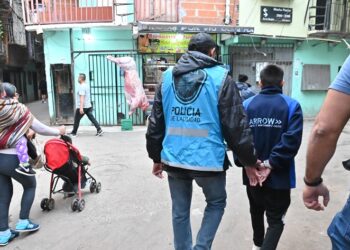 Caen dos narcos en el «pasillo de los zombies» del Barrio 31 e incautan cocaína, paco y marihuana