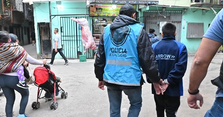 Caen dos narcos en el «pasillo de los zombies» del Barrio 31 e incautan cocaína, paco y marihuana