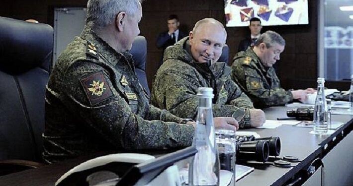 Vladimir Putin presente en ejercicios militares con China