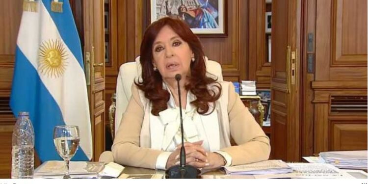 Cristina Kirchner se refirió al intento de magnicidio: «Responsabilidades evidentes y silencios cómplices»