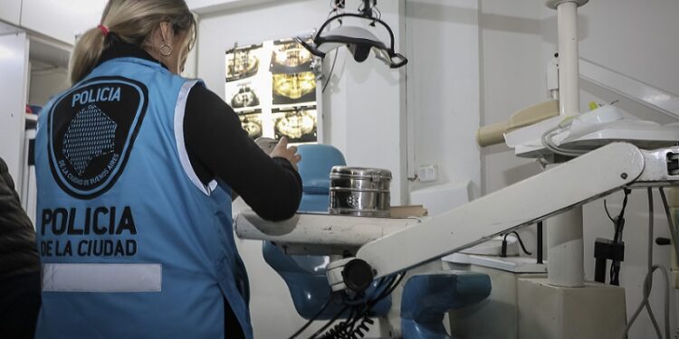 En el barrio 31 hubo seis consultorios clausurados y cuatro detenidos por ejercer la medicina de forma ilegal