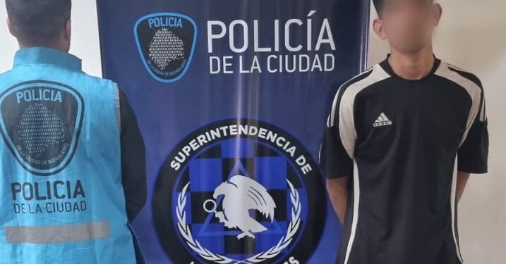 Detuvieron en La Boca a un hombre que se mantenía prófugo tras robar una fiambrería con arma de fuego