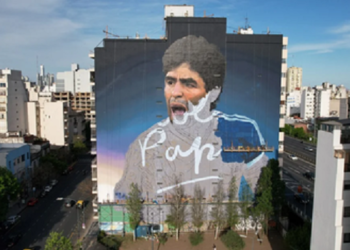 Inmortalizan Imagen de Maradona insultando