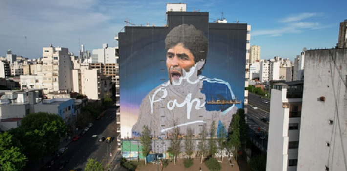 Inmortalizan Imagen de Maradona insultando