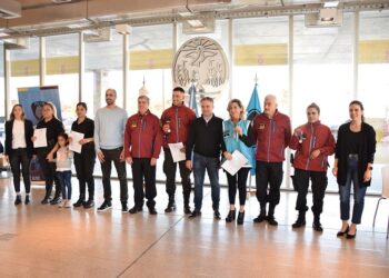 Cinco oficiales de la Policía de la Ciudad firmaron las escrituras de sus nuevos departamentos en el Barrio Olímpico