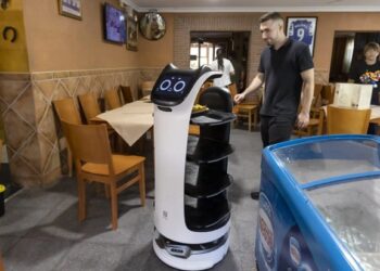 Un robot camarero para la vieja fonda
