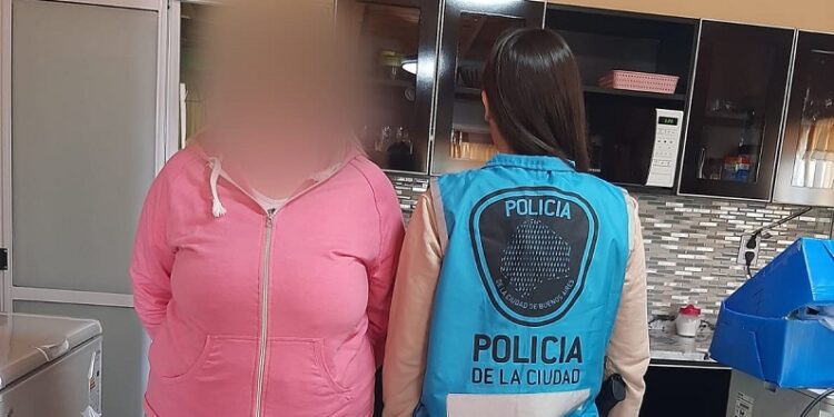 Cayó la «Viuda Negra del Hipódromo»: le comprobaron 19 ilícitos y con el dinero robado se había puesto una estética