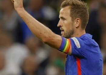 Seis selecciones renuncian a lucir el brazalete arcoíris tras la amenaza de sanción de la FIFA