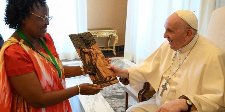 El Papa advirtió a los educadores católicos acerca de la colonización ideológica