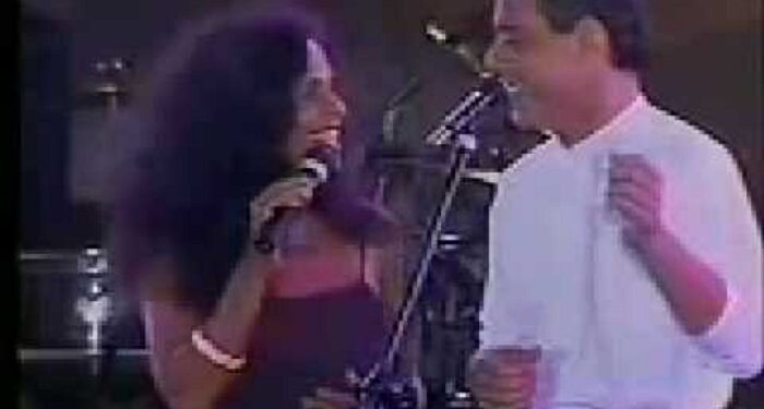 Chico Buarque suspende shows por muerte Gal Costa