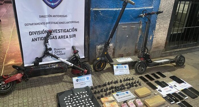 Cayó en Constitución la banda del monopatín