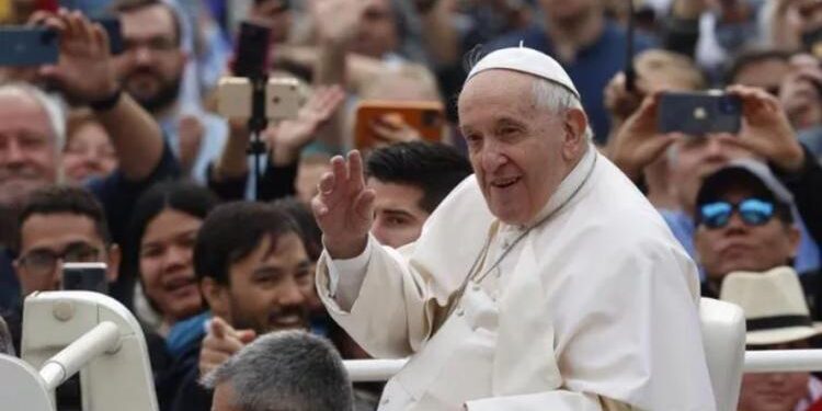 El Papa reiteró su disponibilidad para mediar por la paz en Ucrania