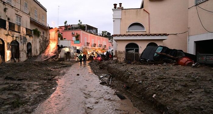 Un muerto y una decena de desaparecidos en un corrimiento de tierra en Italia