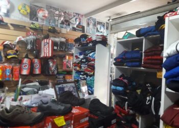 Incautan 2.300 prendas con marcas falsificadas por valor de 14,5 millones de pesos en Parque Chas