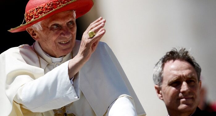 El papa Francisco presidirá el jueves el funeral de Benedicto XVI