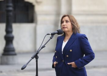 Boluarte no cierra la puerta a un posible adelantamiento de las elecciones y crecen las protestas