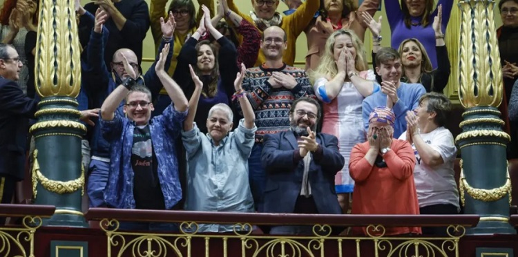 El Congreso aprueba en España, la ley trans con la abstención de la socialista Carmen Calvo
