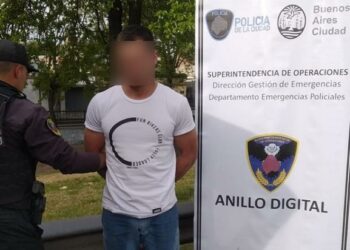 Un detenido en Mataderos por circular armado en auto robado en Castelar