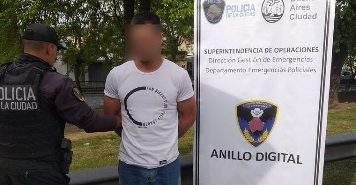 Un detenido en Mataderos por circular armado en auto robado en Castelar