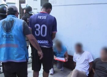 Desbaratan banda dominicana que vendía drogas y regenteaba un garito en Constitución