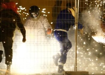 Los riesgos de arrojar pirotecnia en Navidad: no es un juego de niños