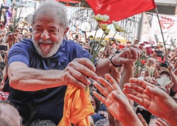 Lula realizará su primer viaje como presidente a la Argentina y retomará relaciones con Maduro