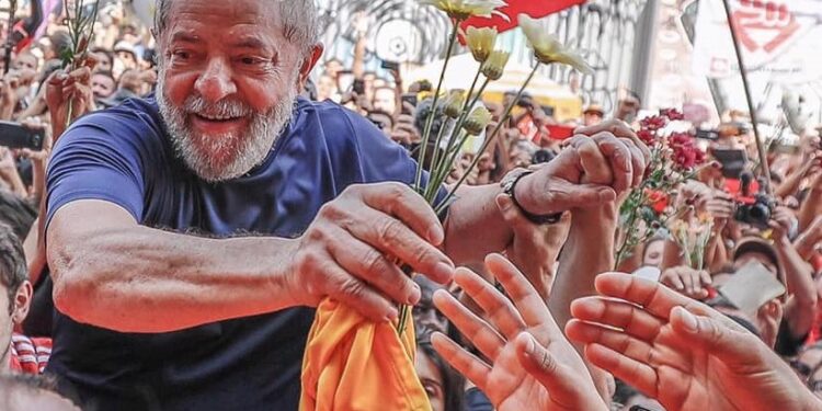 Lula realizará su primer viaje como presidente a la Argentina y retomará relaciones con Maduro