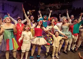 Con «Carpa quemada», el Grupo de Teatro Catalinas Sur cerrará mañana su temporada de funciones 2022
