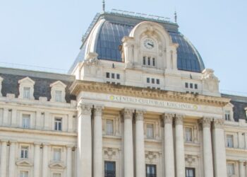 El Kirchner abre el 2023 con Maitena, Favio y fotos que problematizan a las ciudades actuales