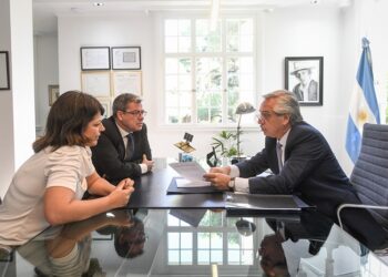 Alberto Fernández entregó a diputados pedido de juicio político a la Corte y solicitó «pronto tratamiento»