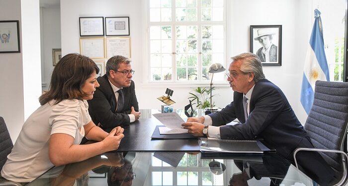 Alberto Fernández entregó a diputados pedido de juicio político a la Corte y solicitó «pronto tratamiento»