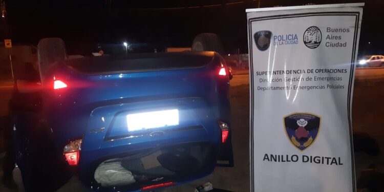 Cuatro detenidos armados tras persecución y vuelco de auto robado