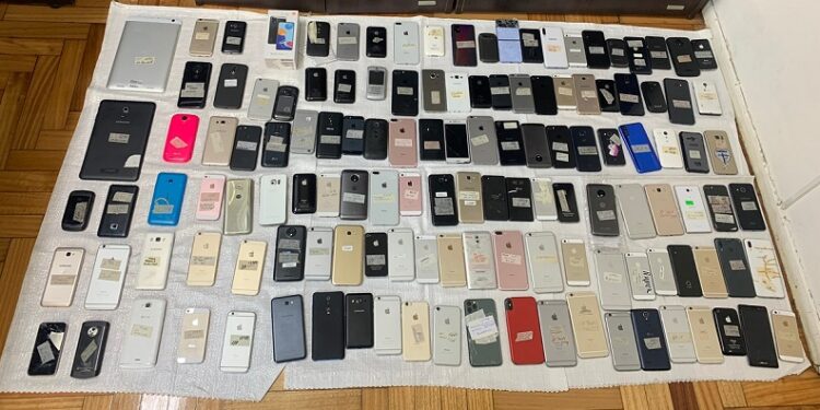Clausuran dos locales de telefonía por celulares denunciados por robo